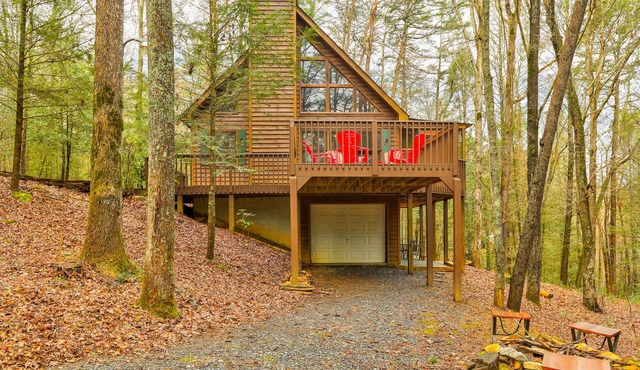 Dog-friendly cabin with game room, fireplace, furnished deck, & washer/dryer