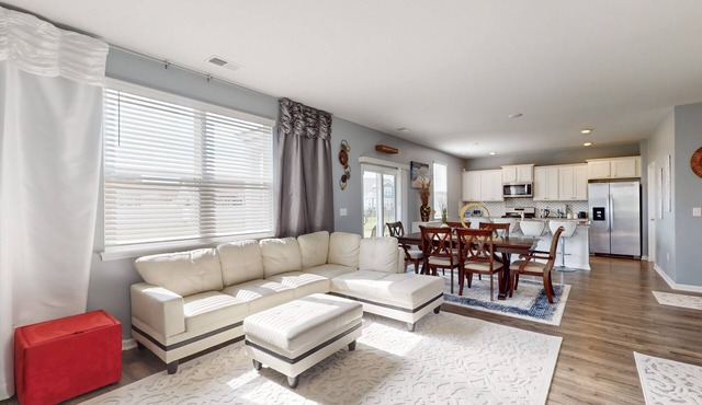 Dog-friendly home with a patio, home office, washer/dryer, & central AC