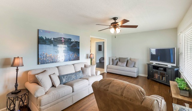 Dog-friendly home with a washer/dryer, backyard, central AC - near attractions