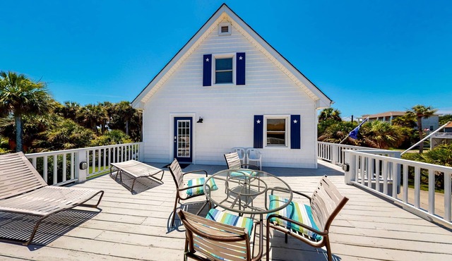 Dog-Friendly, Oceanside House w/Private Washer/Dryer, Free WiFi, Patio