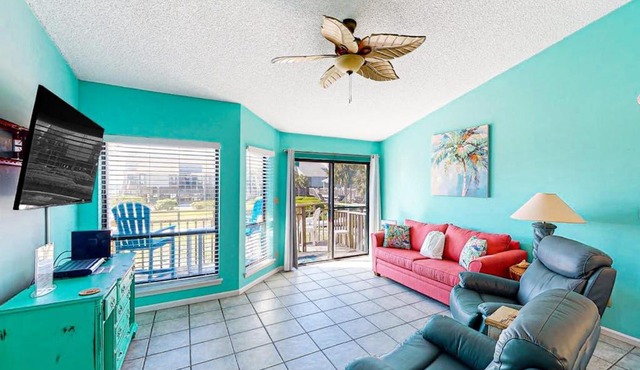 Dog-friendly poolside townhouse with community pool grills deck beach gear AC