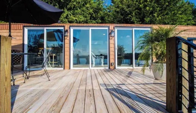 Douglas Lake -LakeFRONT home w/Dock