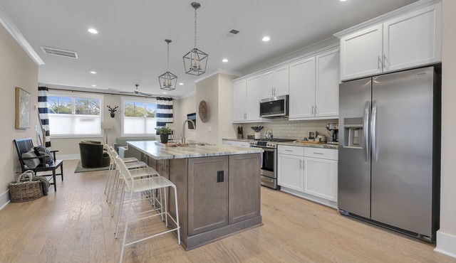 Downtown Greenville · 3BR/3.5BA · Private 2-Car Garage · Minutes to Main St
