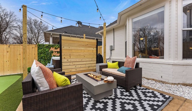 Downtown Oasis + HotTub+GameRoom+Arcade+MiniGolf