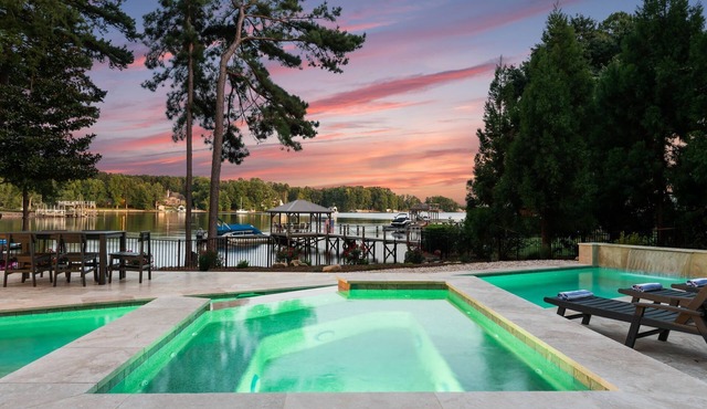 Dream Big Retreat | 400ft of Beach Front | New Pool | Sleeps 18