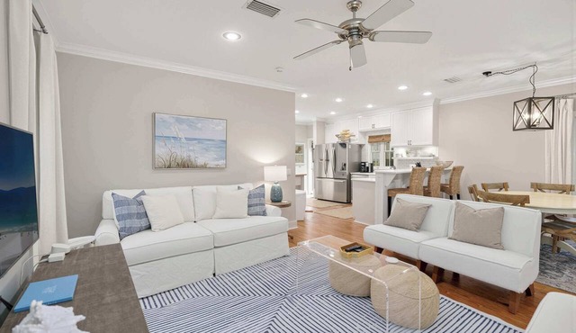 Driftwood Place Cottage with Heated Pool & Bikes