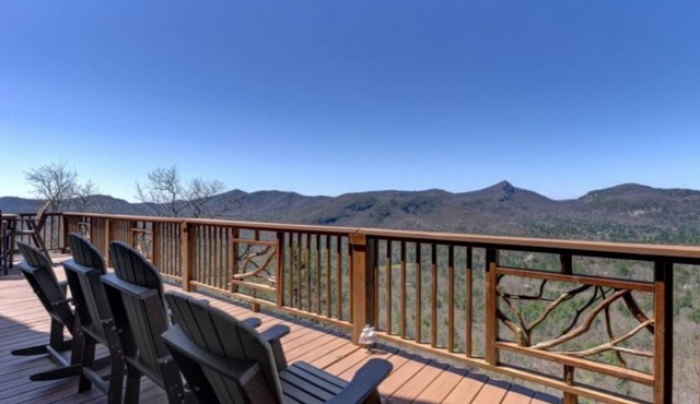 Eagle Eye - Floor to Ceiling Window Mountain Home!