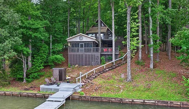 "Eagles Nest", a beautiful 3BR/2FB home in Cedar Bluff with lots of deck space