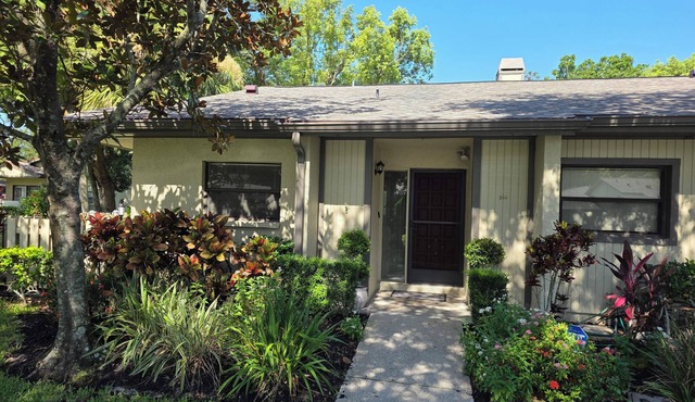 East Lake Woodlands Villa EZ Living! 1 Level Fresh & Handicap Accessible.