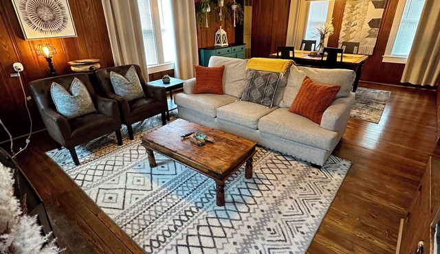 Ecusta Trail House- Dog Friendly- 1.5 miles from down town!