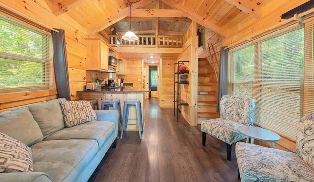 Eden Cabin Wooded Tiny Cabin Close to Downtown