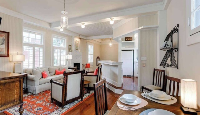 Elegant Carriage House Overlooking Forsyth Park