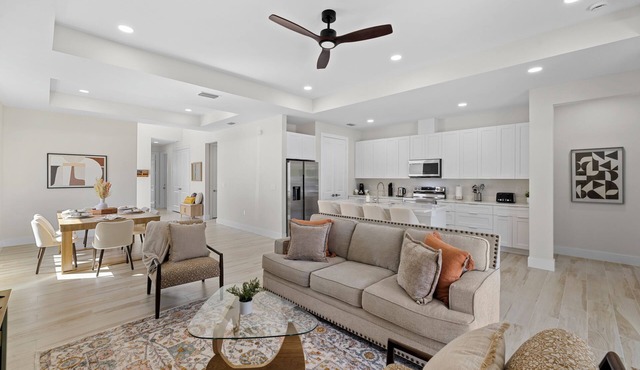 Elegant Naples Retreat - Close to Fifth Ave & Pier