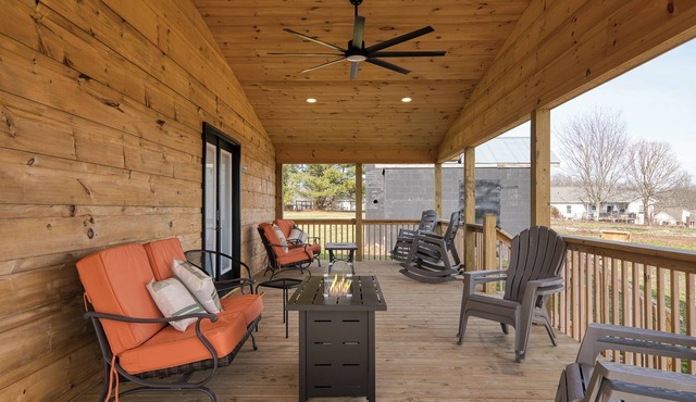 Elegant Retreat King Bed Expansive Deck Peaceful Escape Fireplace