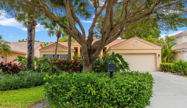 Emerald Lakes Naples FL: Single-Family Home Near Beaches, Dining & Shopping