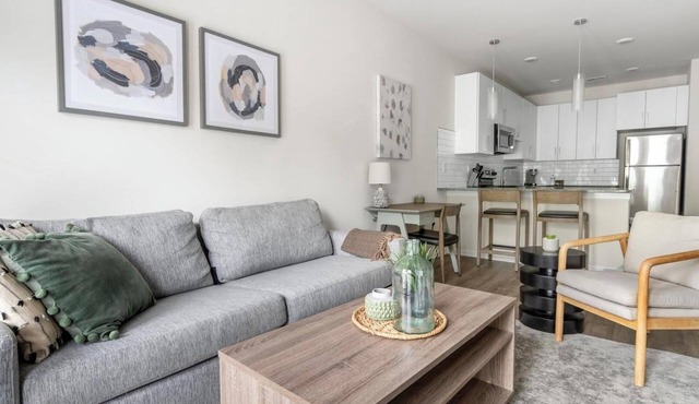 Emery 1BD 3 - One Bedroom Apartment, Sleeps 2