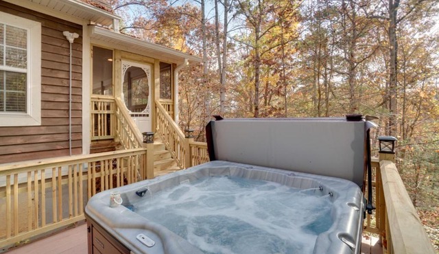 Enchanted Forest Cottage w/Hot Tub!