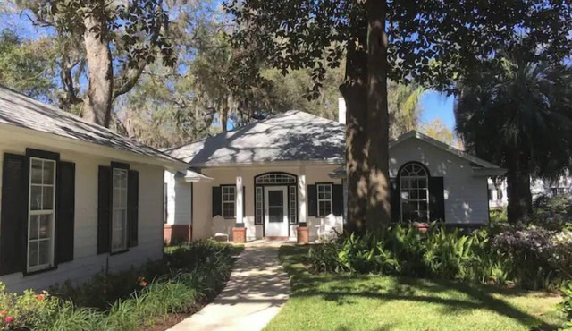 ENCHANTED OAKS ESTATE-Guest House-Private 5 Acre Riverfront Estate-WEDDINGS-DOCK
