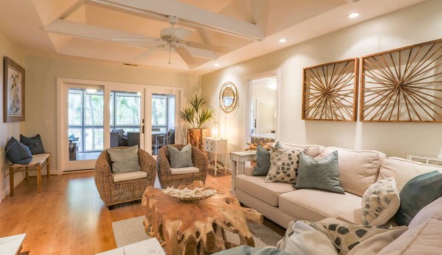 Enjoy Stunning River Views, Community Pool & Beautiful Furnishings, Dog Friendly. Walk to Beach!