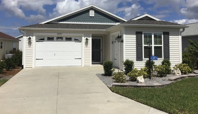 Enjoy the Peacefulness & Convenience This 3/2 Villa in Fenney Has to Offer!!