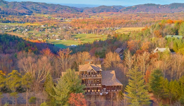 Enormous Luxury - Pool - Borders National Park/Private Trail - 4 Stories - Media