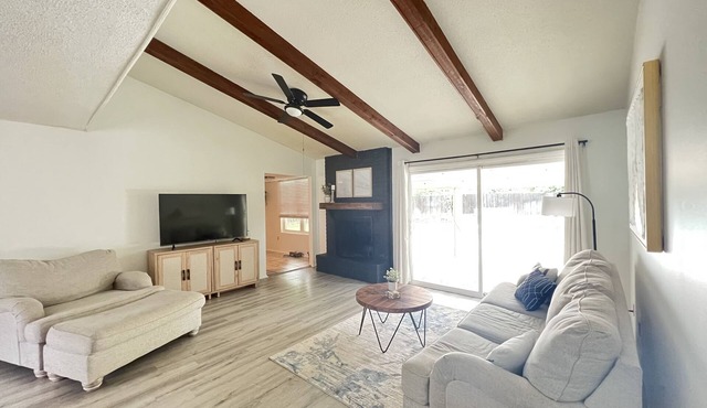 Entire Home with Private Pool! 🐕 friendly! 3bd, 2 bath.