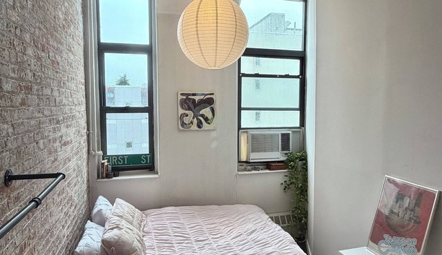ENTIRE LOFT AVAIL - Williamsburg beautiful 1200 sq ft 3bed