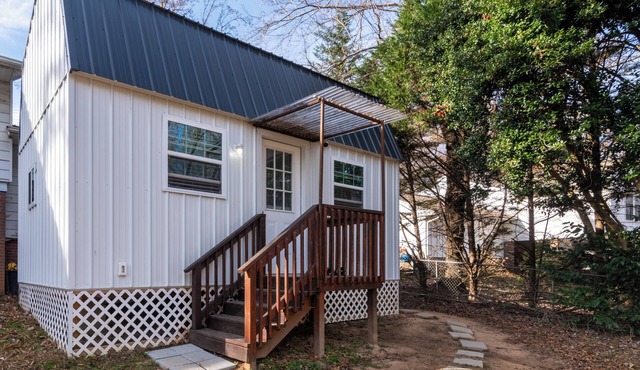 Entire tinyhouse, smart bidet and purified water