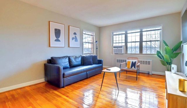 Executive-Friendly Apt in Old Town North | Gym