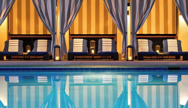 Executive King Room | Swimming Pool | Near Local Parks & Dining Options