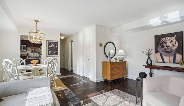 Executive King Suite/5 min to DCA Pentagon HQ2/Free Parking