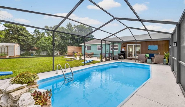 Family 3BR Apollo Beach Oasis Heated Pool BBQ CornHole