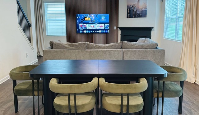 Family Friendly and Group Stay 4BR Home, Sleeps 8 Near ATL Airport