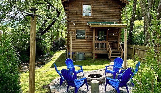 Family Friendly Getaway in a Classic Cozy Log Cabin