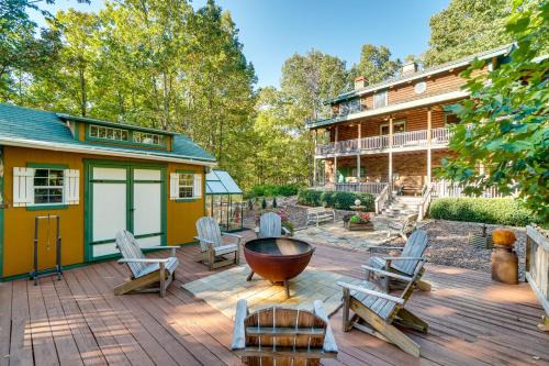 Family Getaway: Georgia Cabin w/Outdoor Hot Tub