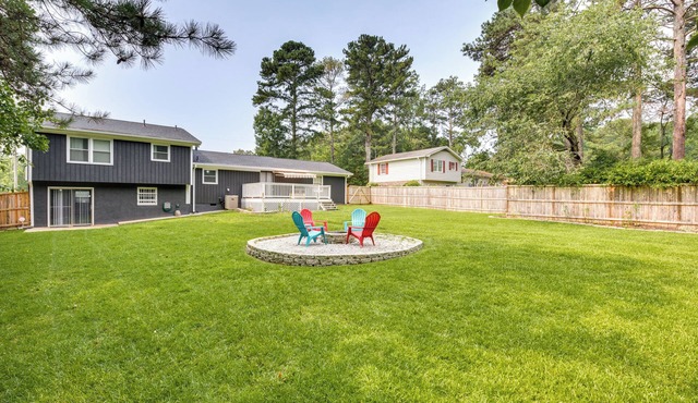 Family Home w/Yard - 25 Mi to Downtown Atlanta!