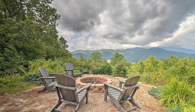 Family Retreat Cabin w/Summit, Lake Views, Deck!