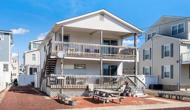 Favorable Southend – Lovely Bay View Duplex