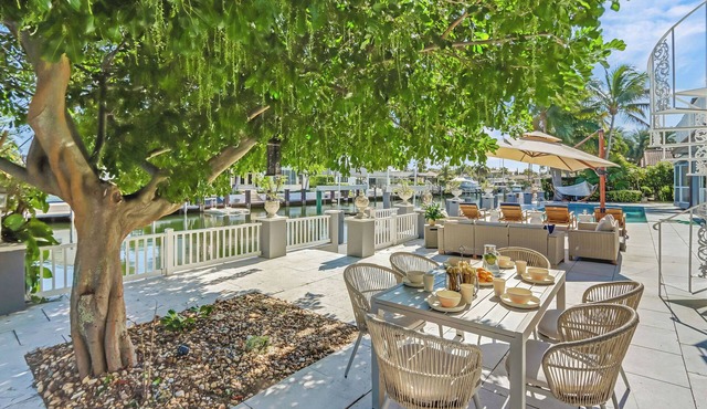FIFA Perfect | Solara: Waterfront Estate, Pool, Dock, Private Guest Suite