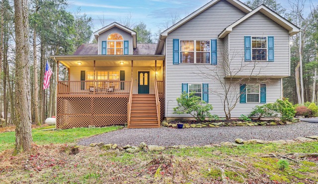 Fire Pit, Game Room, Lake, On-Site Stream Poconos!