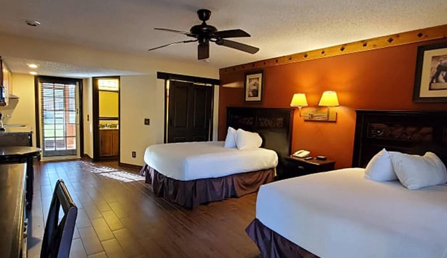 FIRST FLOOR CORNER Suite w/Private Patio! 158