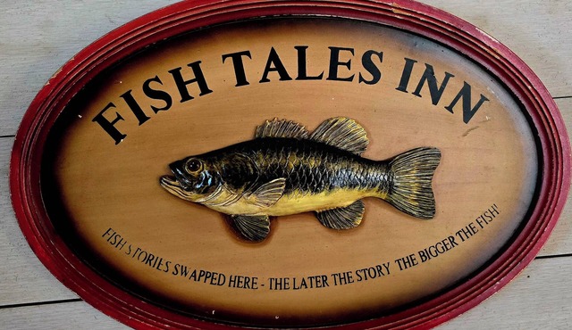 Fish Tales Inn - Elegant Lakeside Whimsy