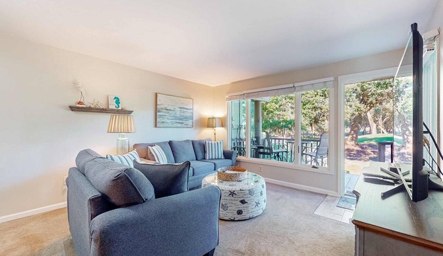 Five minute walk to beautiful beaches, golf course views, pet friendly