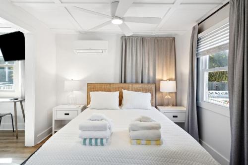 Folliday Inn - The Streamliner - Room 31