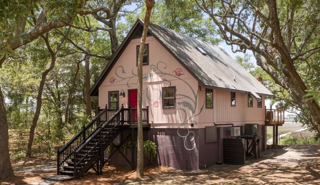 Folly Vacation Vintage Cottage with Stunning Views