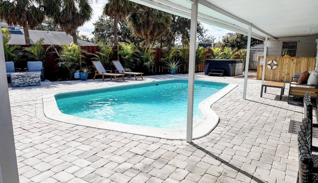 Forever Lane Retreat… A Family Friendly Pool home in Sarasota