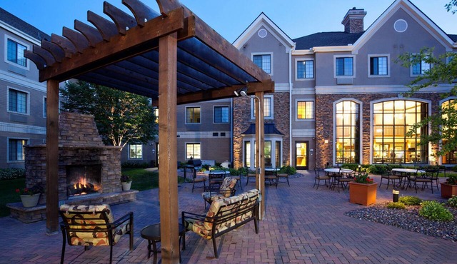 Free Breakfast. Pool & Hot Tub. Gym. Great for Business Travelers! in Maple Grove