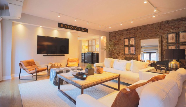 Friedman's Loft - Luxury Downtown Stay