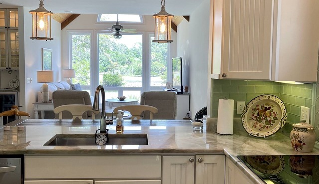 Fripp Island Elegance, Golf Cart incl., Quiet Tropical setting on the Water