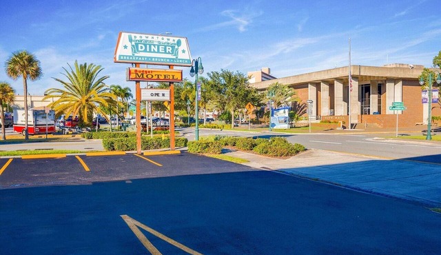 Full Bed Non Smoking | Titusville
